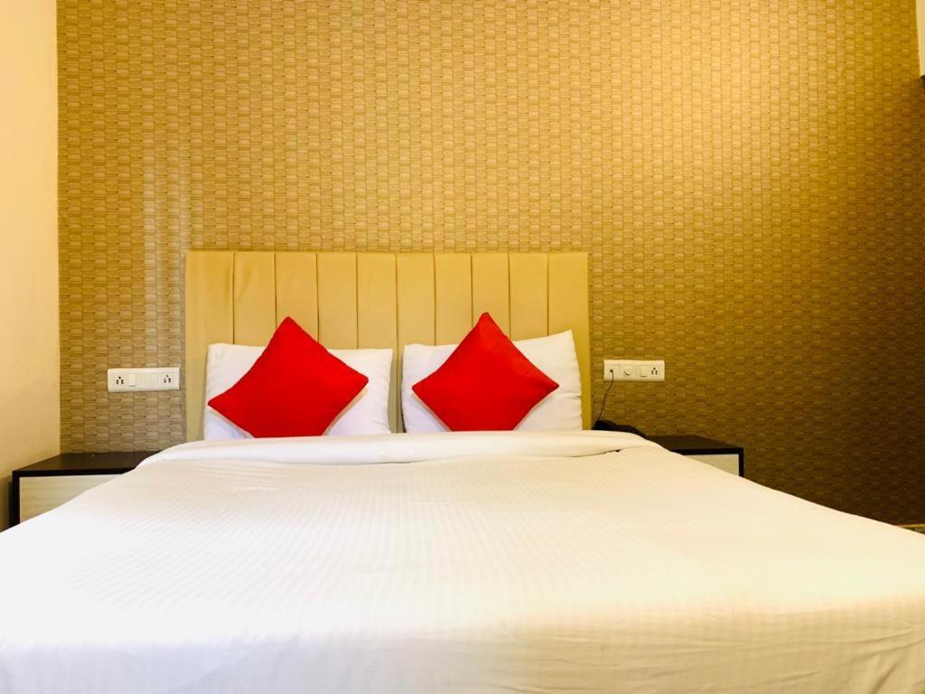 Hotel Kewal Palace พาราณสี ภายนอก รูปภาพ