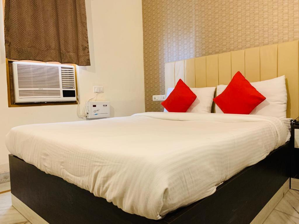 Hotel Kewal Palace พาราณสี ภายนอก รูปภาพ